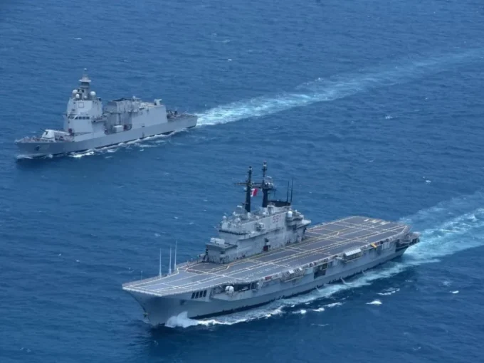 Kapal Induk Its Giuseppe Garibaldi Dikawal Langsung Oleh 2 Fregat Kelas Brawijaya Kri Brawijaya 320 Dan Kri Prabu Siliwangi 321 Saat Memasuki Perairan Alki I, Kamis (1792026)