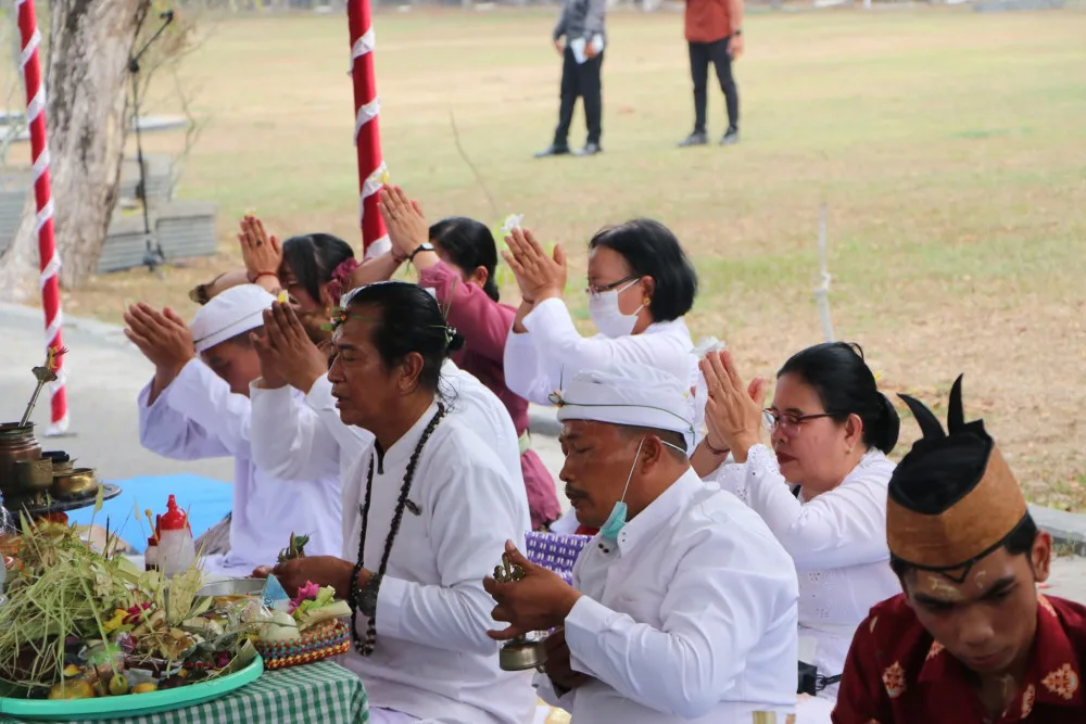 Kegiatan Dewa Yadnya Sebagai Permohonan Turun Hujan Di Keramat Kampus Iahn Tampung Penyang Palangka Raya 1